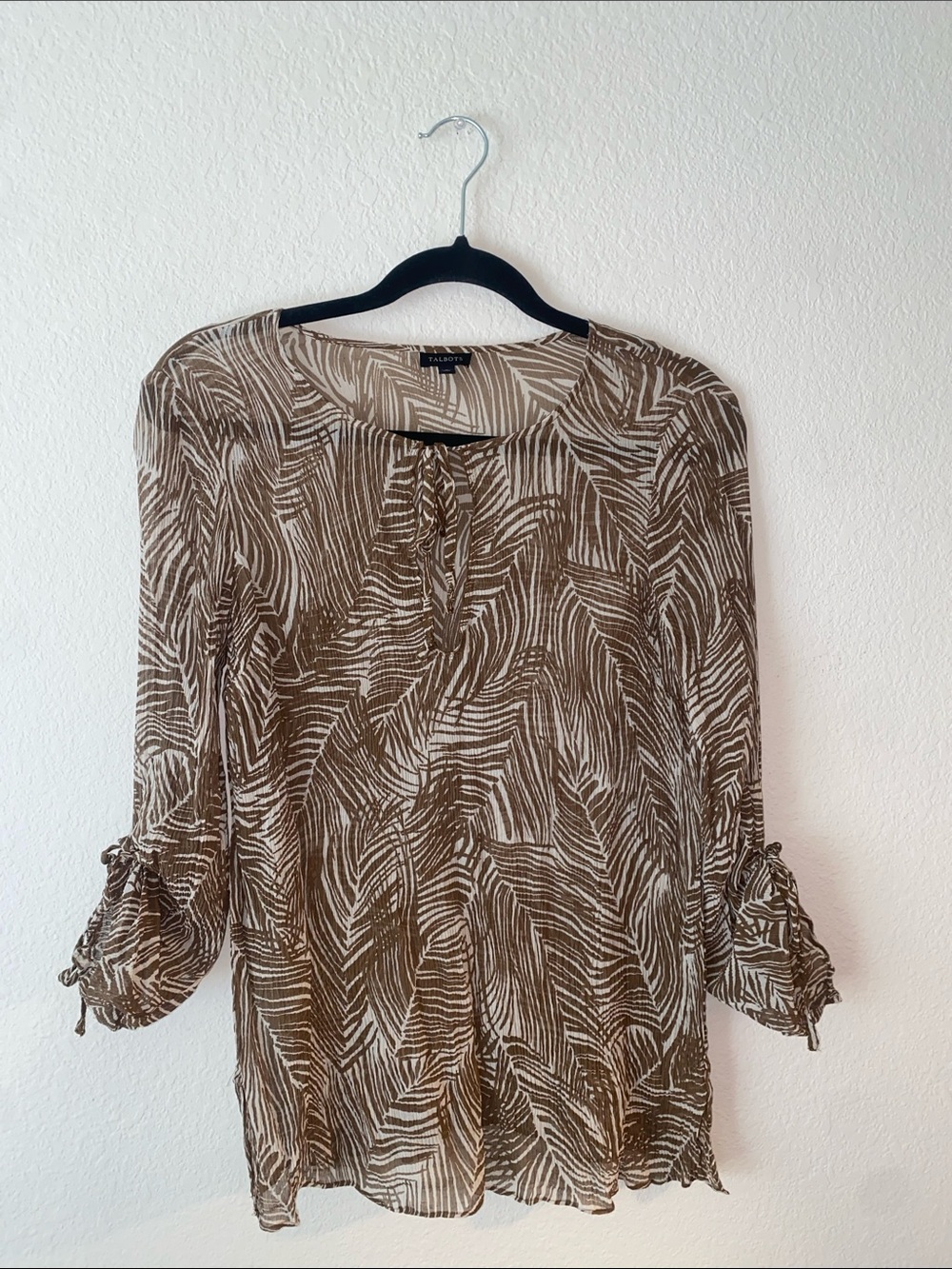 🎈Talbots brown & white sheer palm leaf print blouse with tie-sleeve details! - Picture 2 of 8